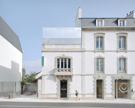 Flow Third Place / Office Zola architectes